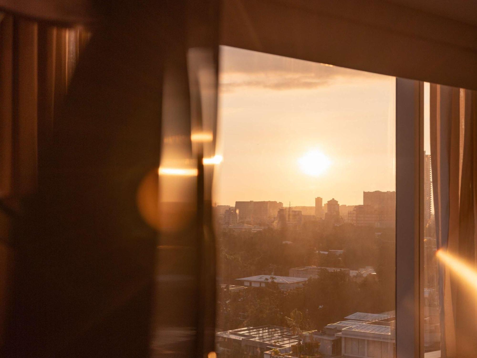 Hotel Fairmont Makati Makati City Zewnętrze zdjęcie Sunset view from the 10th floor